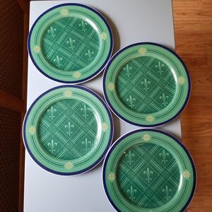 Vintage Casual by Victoria and Beale plate set of 4 fleur de lis pattern green